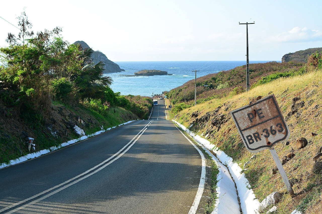 Donos de pousadas em Fernando de Noronha denunciam que Booking.com promove comércio ilegal na ilha e gera degradação ambiental