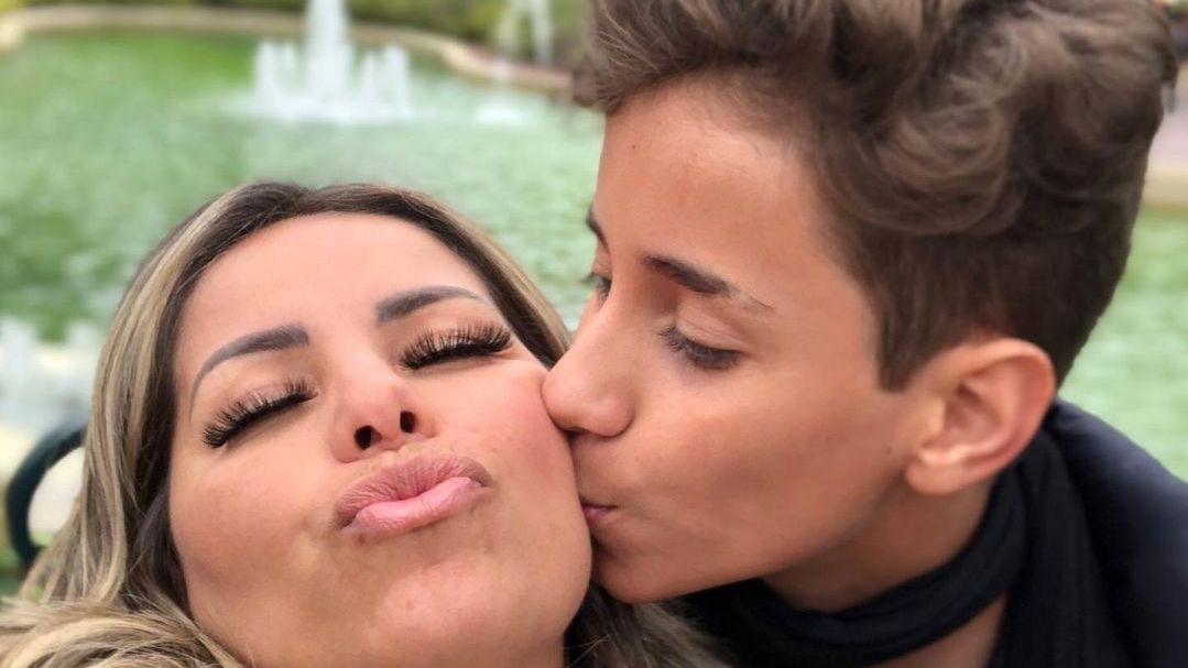 Cantora paraibana Walkyria Santos lamenta morte de filho em postagem no  Instagram - WSCOM